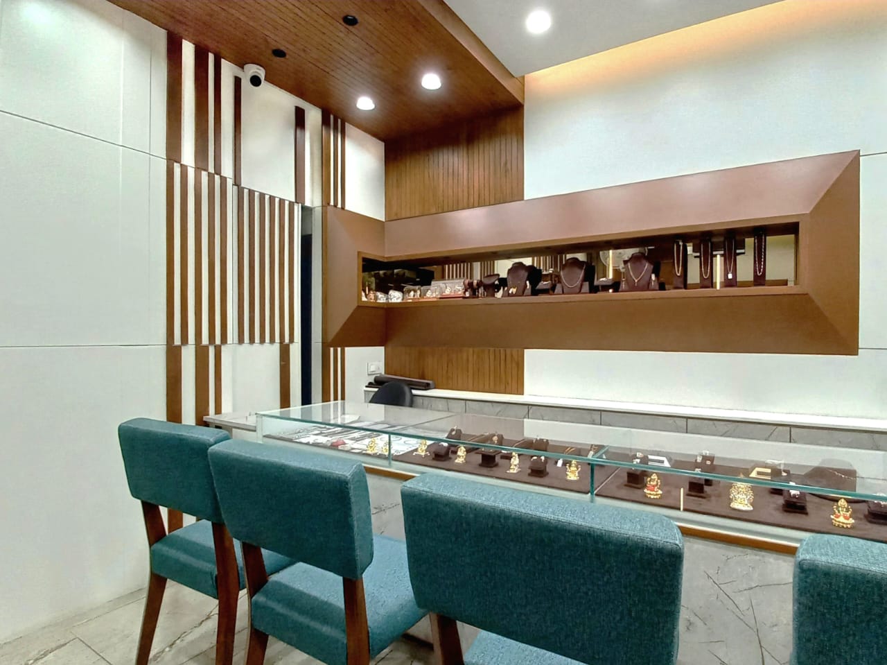 Madhvi Jewelers ( Naresh Patel ) 4