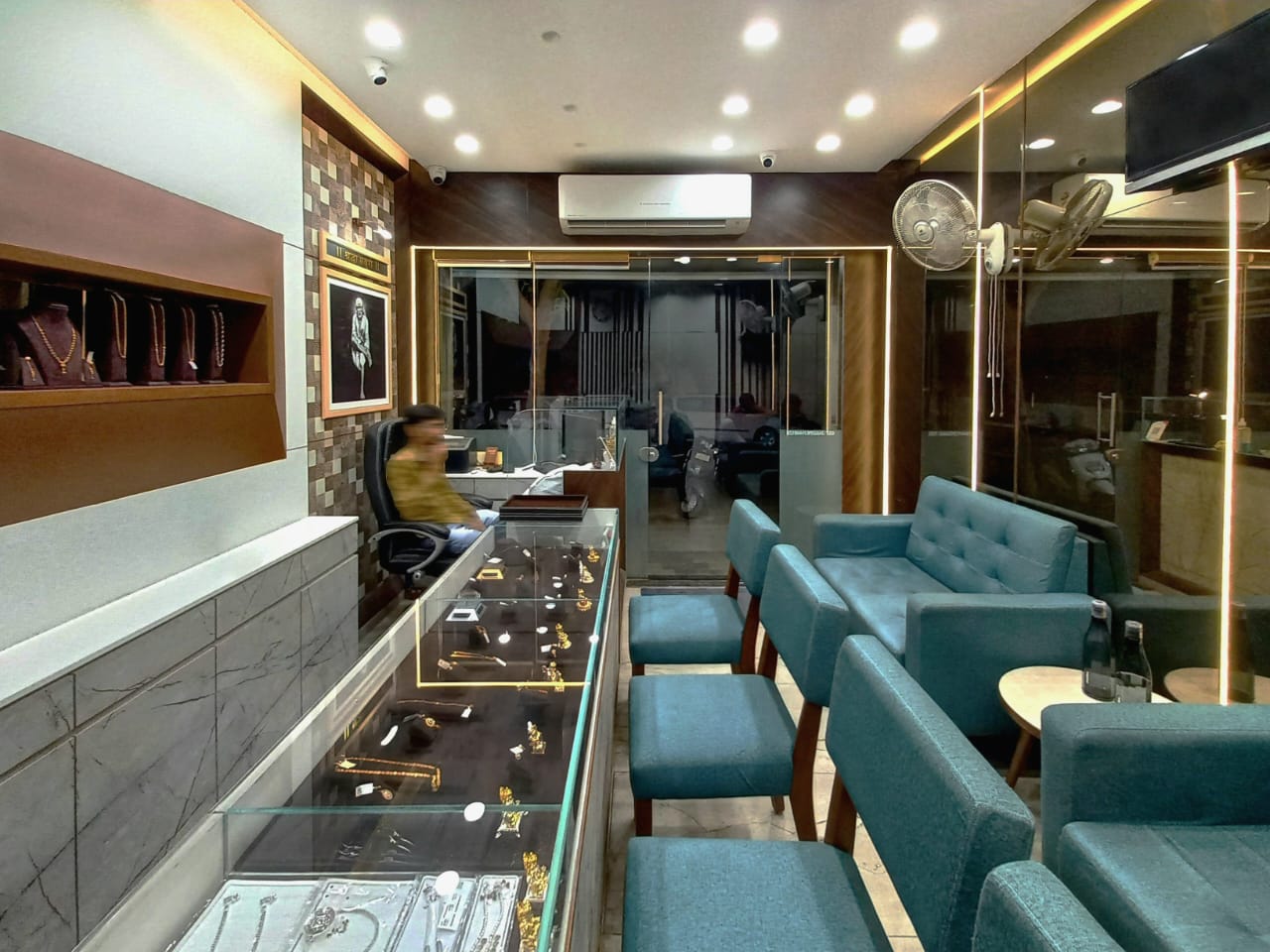 Madhvi Jewelers ( Naresh Patel ) 5